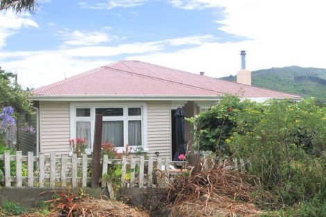 Photo of property in 8 Putnam Street, Northland, Wellington, 6012