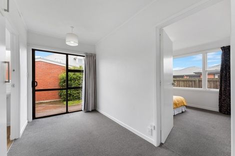 Photo of property in 99 Avonhead Road, Avonhead, Christchurch, 8042