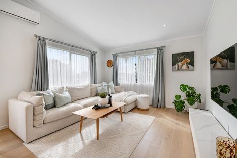 Photo of property in 28 Barbados Drive, Unsworth Heights, Auckland, 0632