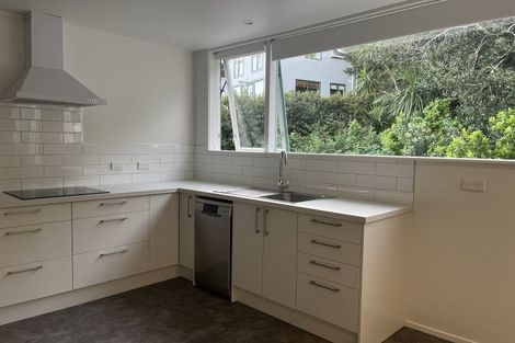 Photo of property in 4/15 Upper Lewisville Terrace, Thorndon, Wellington, 6011