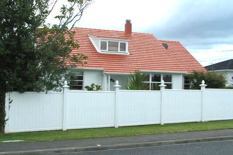 Photo of property in 25 Eversleigh Road, Belmont, Auckland, 0622
