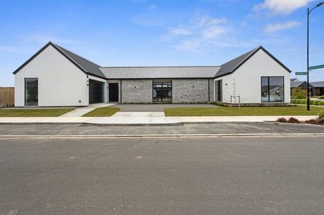 Photo of property in 11 Homestead Drive, Rangiora, 7400