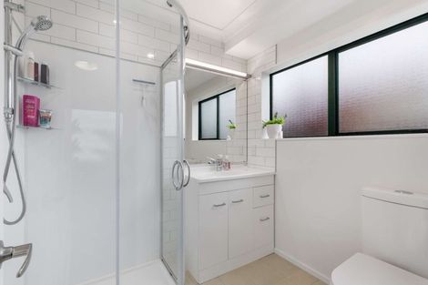 Photo of property in 9 Brookesmith Drive, Waiuku, 2123