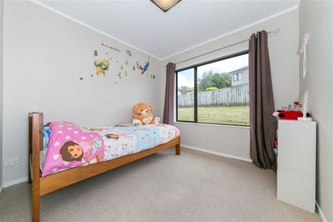 Photo of property in 4 Amery Place, West Harbour, Auckland, 0618