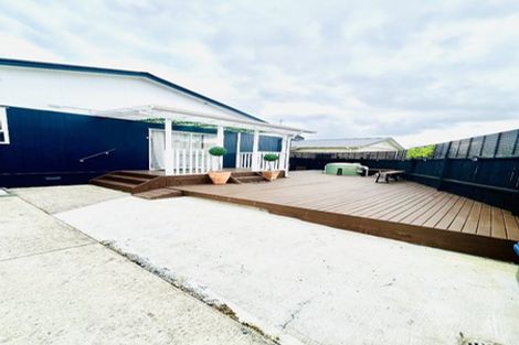 Photo of property in 11c Bamboo Grove, Kelston, Auckland, 0602