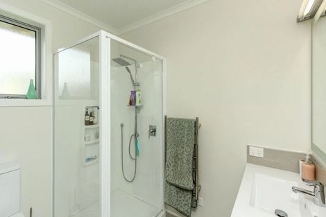 Photo of property in 2 Rayner Way, Glen Avon, New Plymouth, 4312