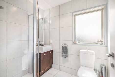 Photo of property in 36 Karoro Road, One Tree Point, 0118