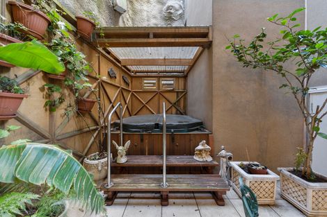 Photo of property in 318 Oriental Parade, Oriental Bay, Wellington, 6011