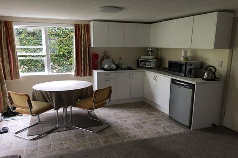 Photo of property in 28 Pupuke Road, Hillcrest, Auckland, 0627
