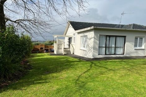 Photo of property in 40 Te Atatu Road, Te Atatu South, Auckland, 0610