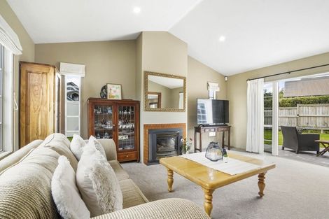 Photo of property in 18 Roderick Place, Rototuna, Hamilton, 3210