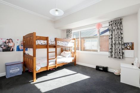 Photo of property in 52 Hargest Crescent, Saint Kilda, Dunedin, 9012