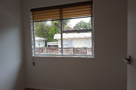 Photo of property in 21 Normanton Street, Glenfield, Auckland, 0629
