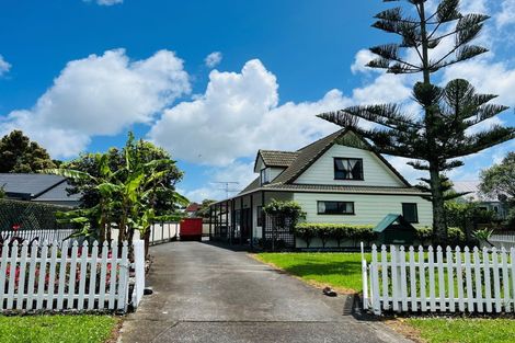 Photo of property in 5 Penruddocke Road, Half Moon Bay, Auckland, 2012
