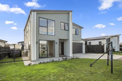 Photo of property in 11 Koiora Road, Clarks Beach, 2122
