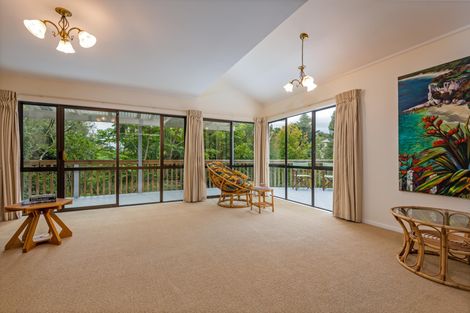 Photo of property in 32 Springdale Grove, Fitzherbert, Palmerston North, 4410