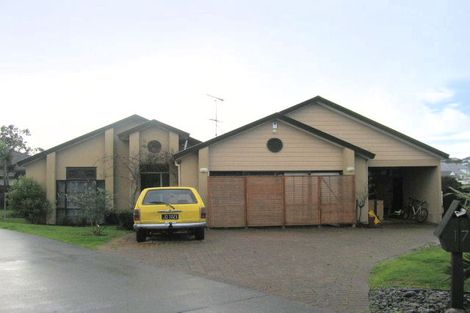 Photo of property in 17 Robina Court, Burswood, Auckland, 2013