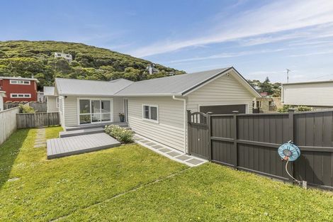 Photo of property in 60 Airlie Road, Plimmerton, Porirua, 5026