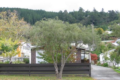 Photo of property in 62 Pinehaven Road, Pinehaven, Upper Hutt, 5019