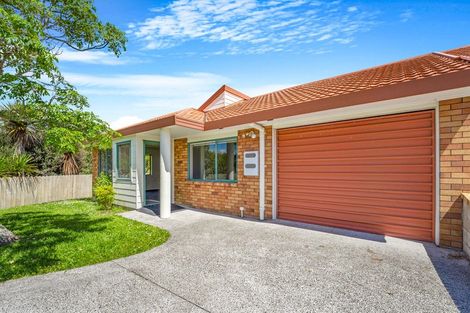 Photo of property in 2/52 Donald Street, Stanmore Bay, Whangaparaoa, 0932