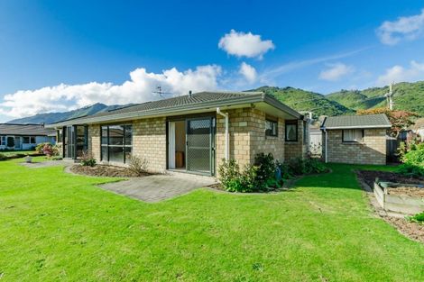Photo of property in 76 Parata Street, Waikanae, 5036