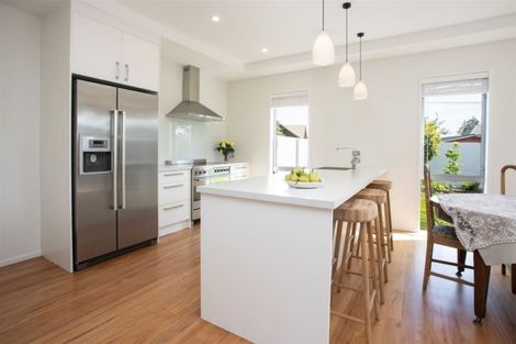 Photo of property in 14 Garreg Road, Fendalton, Christchurch, 8052