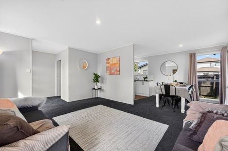 Photo of property in 7 Hinton Place, Weymouth, Auckland, 2103