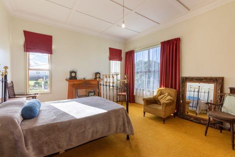 Photo of property in 10 Allardice Street, Dannevirke, 4930