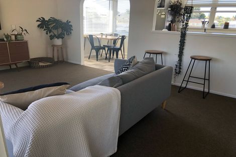 Photo of property in 24 Normandy Place, Henderson, Auckland, 0610