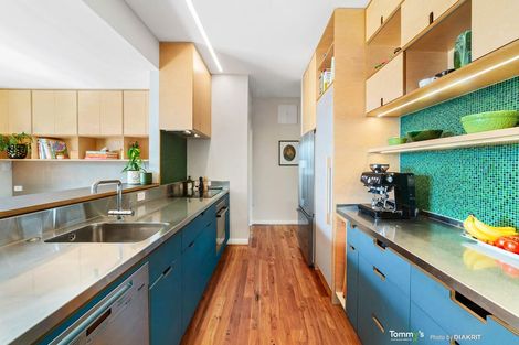 Photo of property in 27 Beacon Hill Road, Strathmore Park, Wellington, 6022