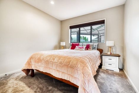 Photo of property in 76 Lothian Brae, Wattle Downs, Auckland, 2103