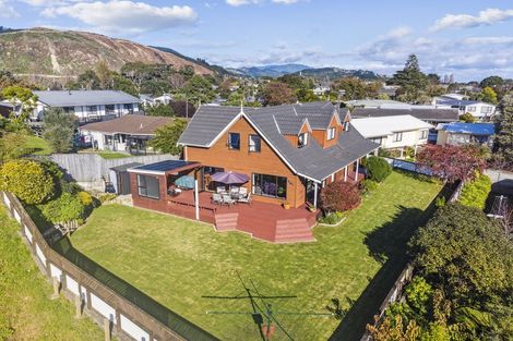 Photo of property in 77 Aorangi Road, Paraparaumu, 5032