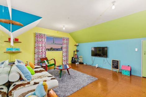 Photo of property in 9a Lupetti Rise, West Harbour, Auckland, 0618