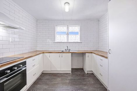 Photo of property in 16 Parrs Cross Road, Henderson, Auckland, 0612