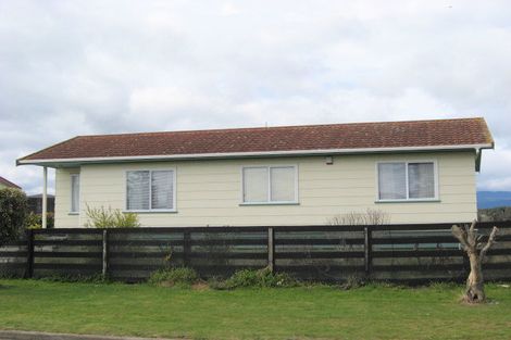 Photo of property in 14 Sarah Street, Waikawa Beach, Levin, 5573