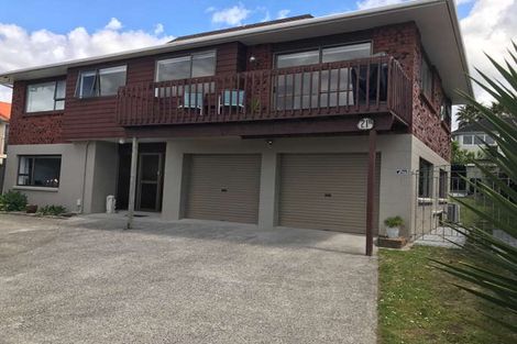 Photo of property in 2/21 Kiteroa Terrace, Rothesay Bay, Auckland, 0630