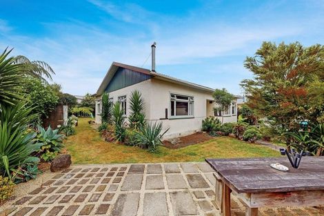 Photo of property in 6 Taranaki Street, Saint Johns Hill, Whanganui, 4501