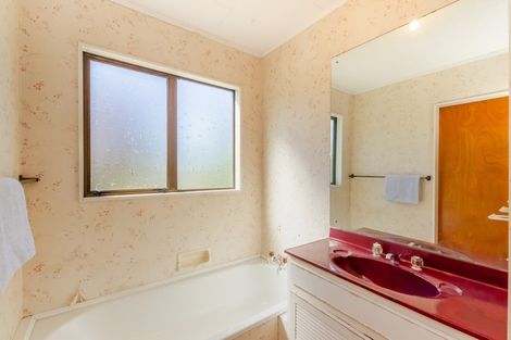 Photo of property in 122 Ratanui Road, Paraparaumu, 5032