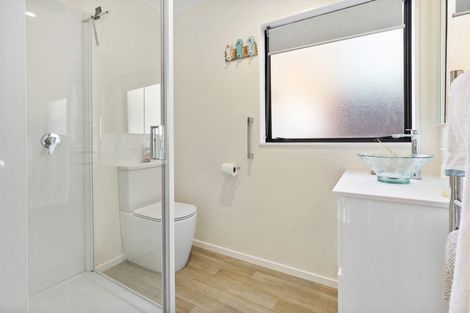 Photo of property in 2/378 Evans Bay Parade, Hataitai, Wellington, 6021