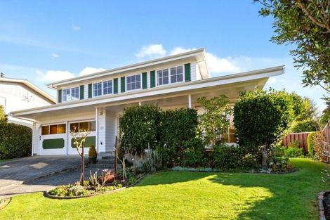 Photo of property in 11 Mckeefry Grove, Tawa, Wellington, 5028