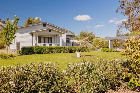 Photo of property in 100 Cole Street, Dannevirke, 4930