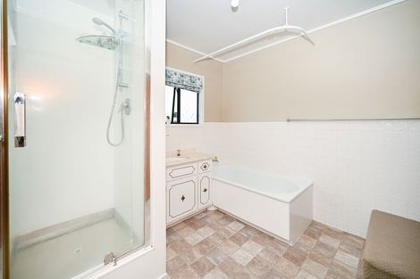 Photo of property in 1/2 Northall Road, New Lynn, Auckland, 0600