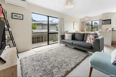 Photo of property in 8 Midgley Road, West Harbour, Auckland, 0618