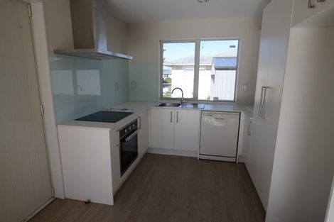Photo of property in 6 Kaumatua Place, Te Atatu Peninsula, Auckland, 0610