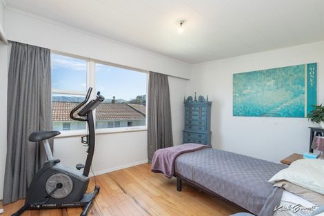 Photo of property in 6 Bella Grove, Naenae, Lower Hutt, 5011