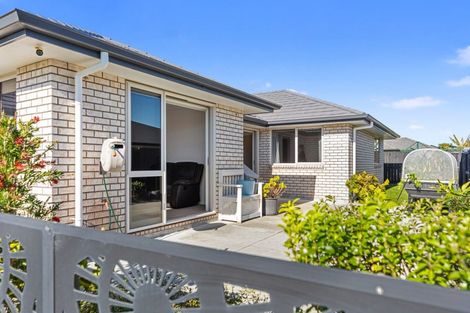 Photo of property in 21 Batty Street, Papamoa Beach, Papamoa, 3118