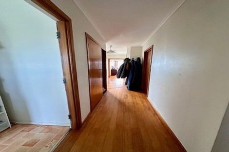 Photo of property in 10 Dundee Place, Blockhouse Bay, Auckland, 0600