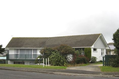 Photo of property in 53 Stewart Drive, Newlands, Wellington, 6037
