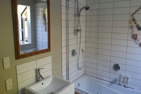 Photo of property in 48 Turanga Road, Henderson Valley, Auckland, 0612