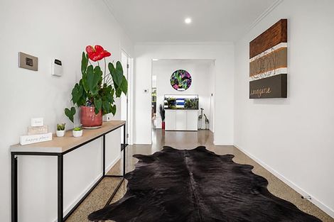 Photo of property in 583 State Highway 16, Kumeu, 0891